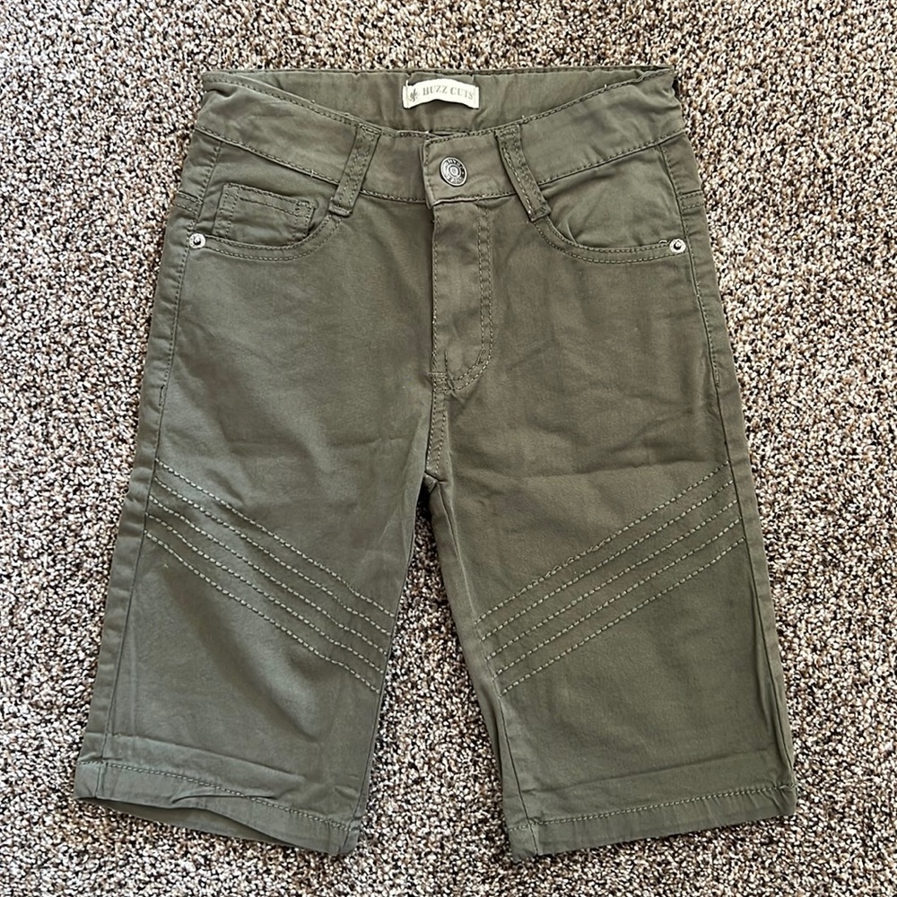 Buzz Cuts by J CREW boys Bermuda shorts size 6 adjustable waist olive green